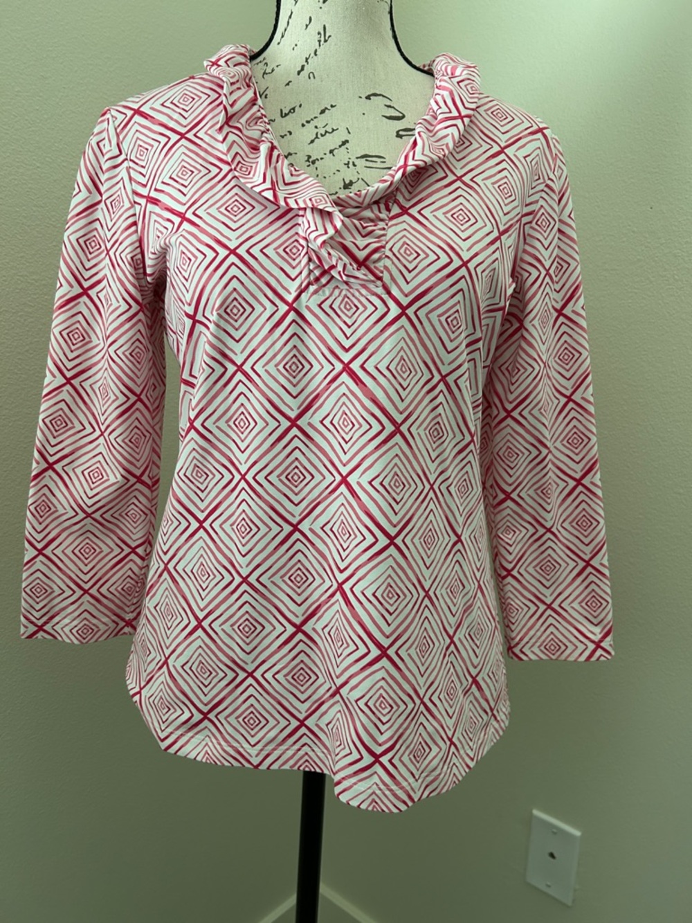 J. McLaughlin Pink Geometric Ruffle-Neck 3/4 Sleeve Top